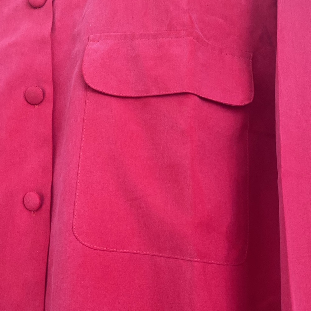 Peter Martin 100% Silk blouse Size Small-Medium …… it is truly a Medium!